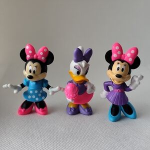 3/$25💙Disney Minnie and Daisy Figurine Set